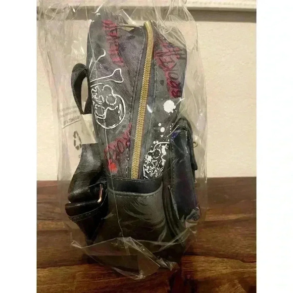 NWT WondaPOP Vegan Leather Disney Mini Backpack VILLIANS Cruella Deville Black - Picture 4 of 7